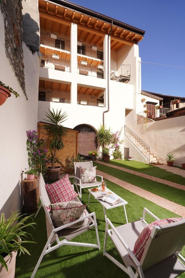 Apartments Villa Bougainville San Felice del Benaco Exterior foto