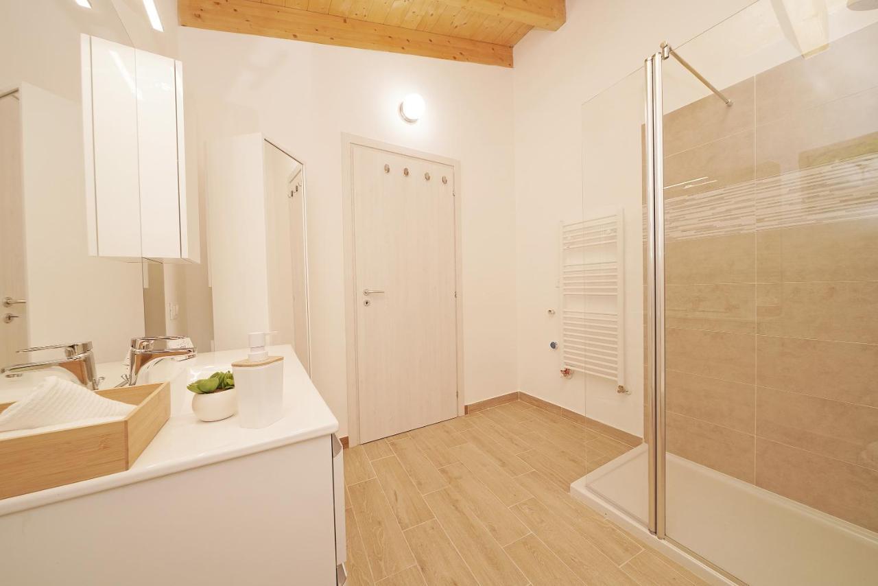 Apartments Villa Bougainville San Felice del Benaco Exterior foto