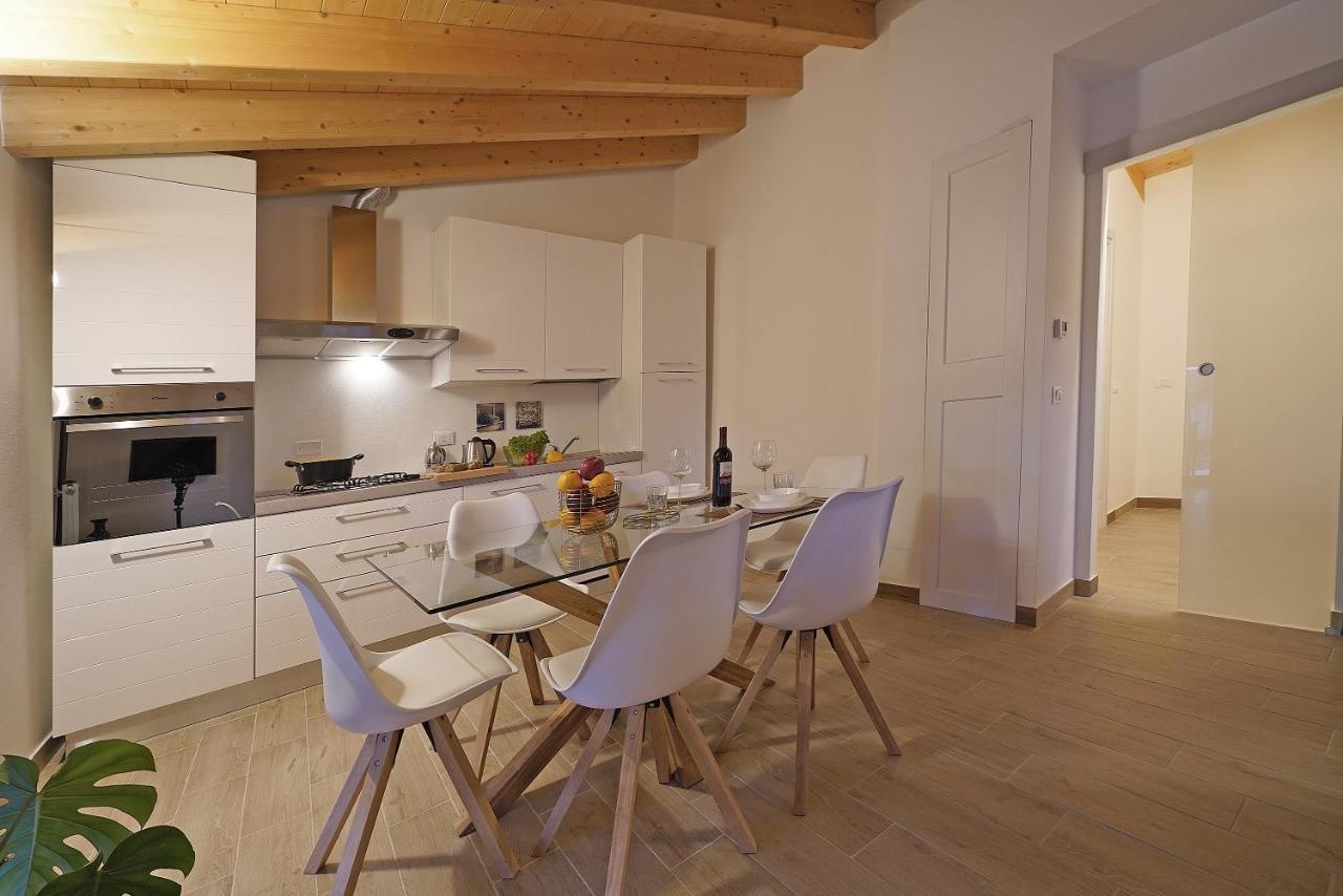 Apartments Villa Bougainville San Felice del Benaco Exterior foto