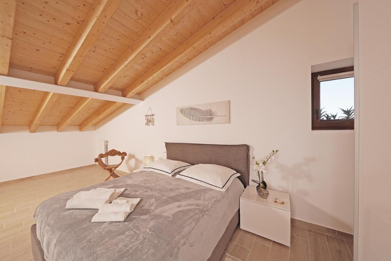 Apartments Villa Bougainville San Felice del Benaco Exterior foto