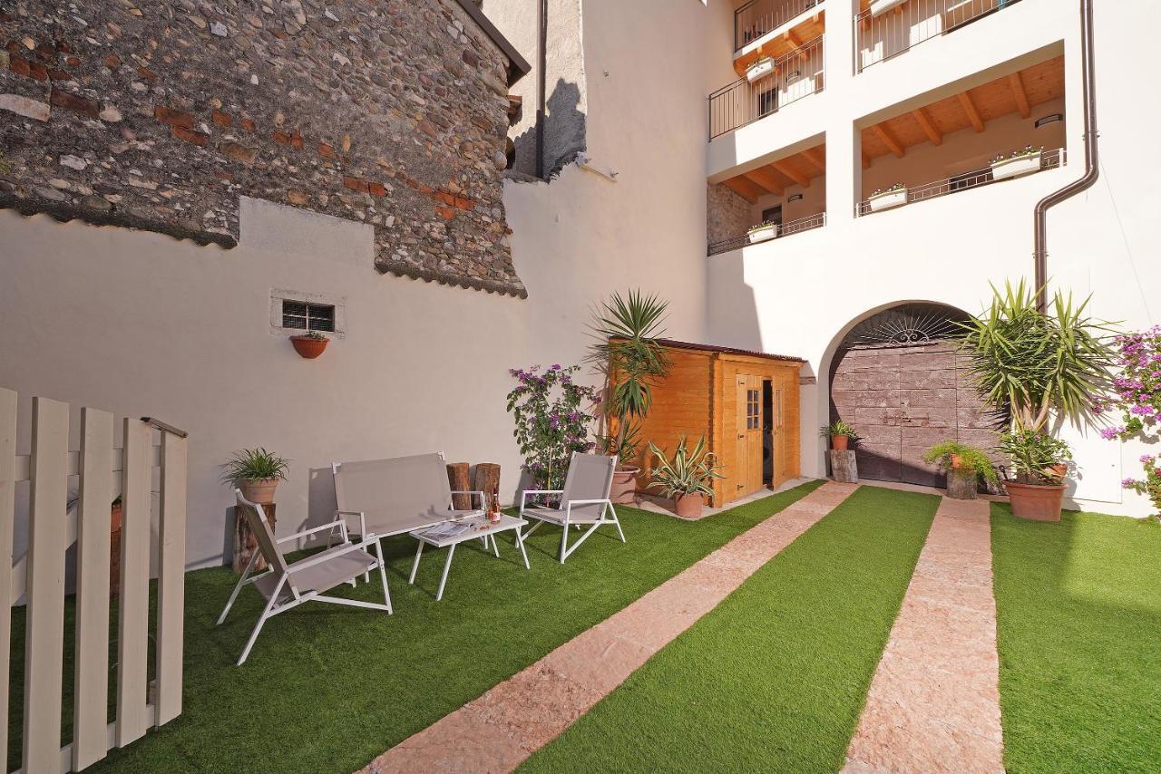 Apartments Villa Bougainville San Felice del Benaco Exterior foto