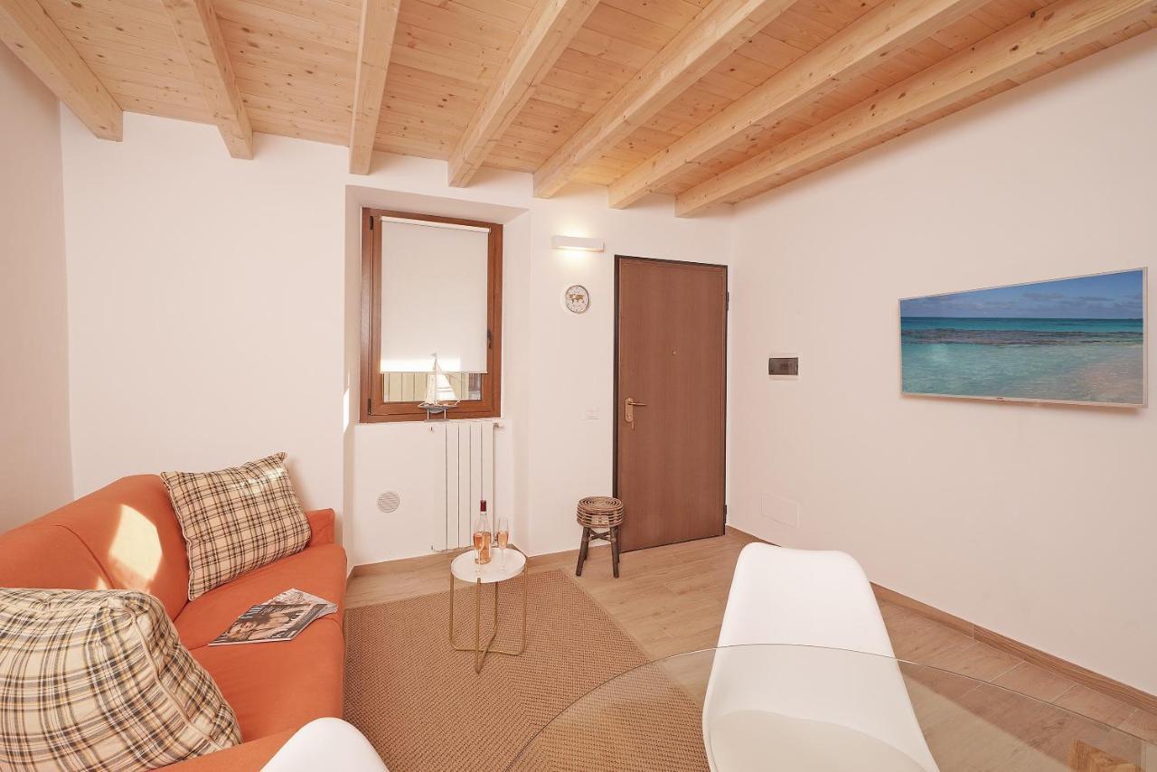 Apartments Villa Bougainville San Felice del Benaco Exterior foto