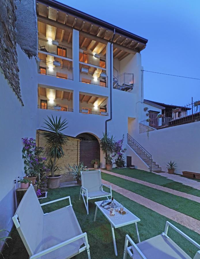 Apartments Villa Bougainville San Felice del Benaco Exterior foto