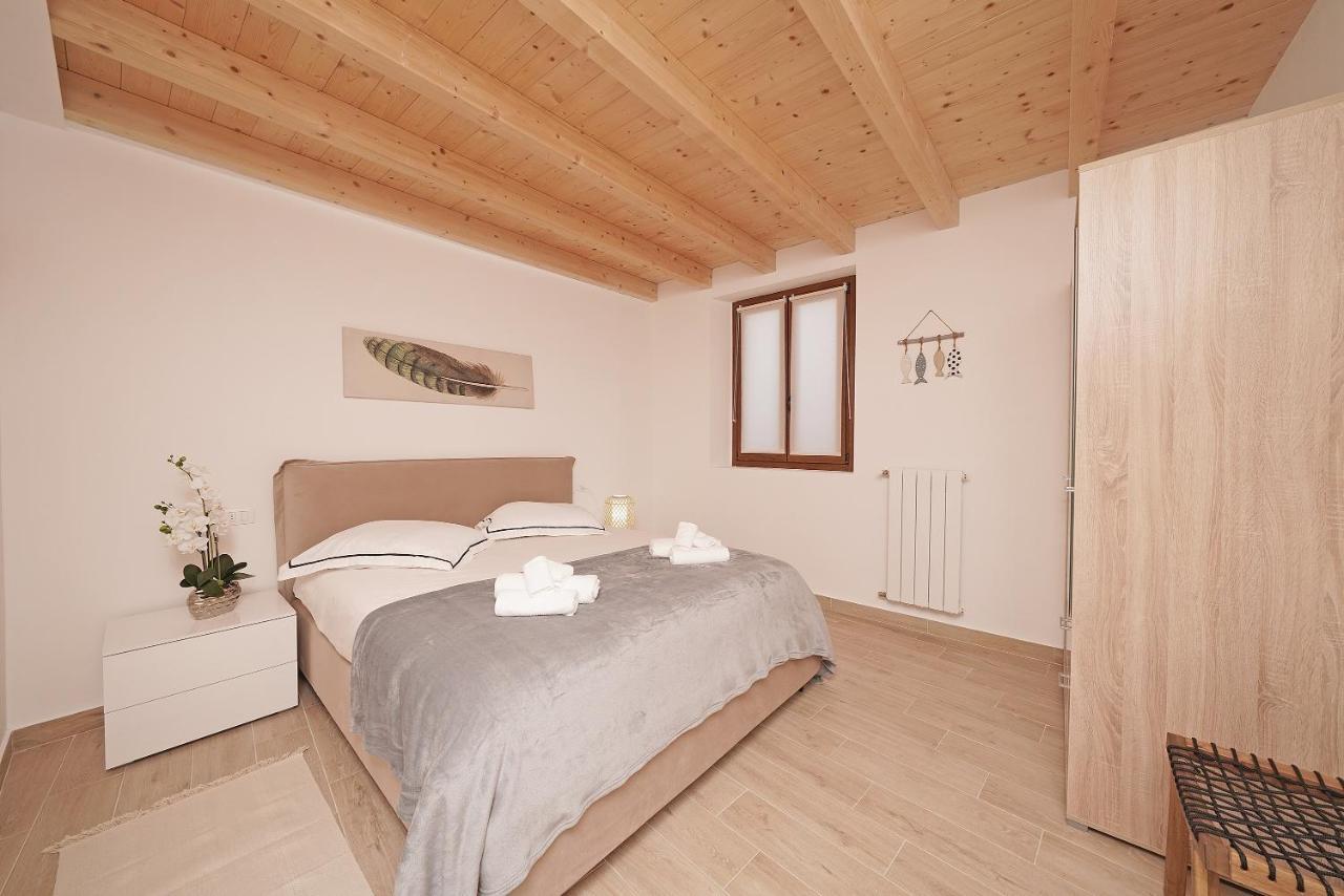 Apartments Villa Bougainville San Felice del Benaco Exterior foto