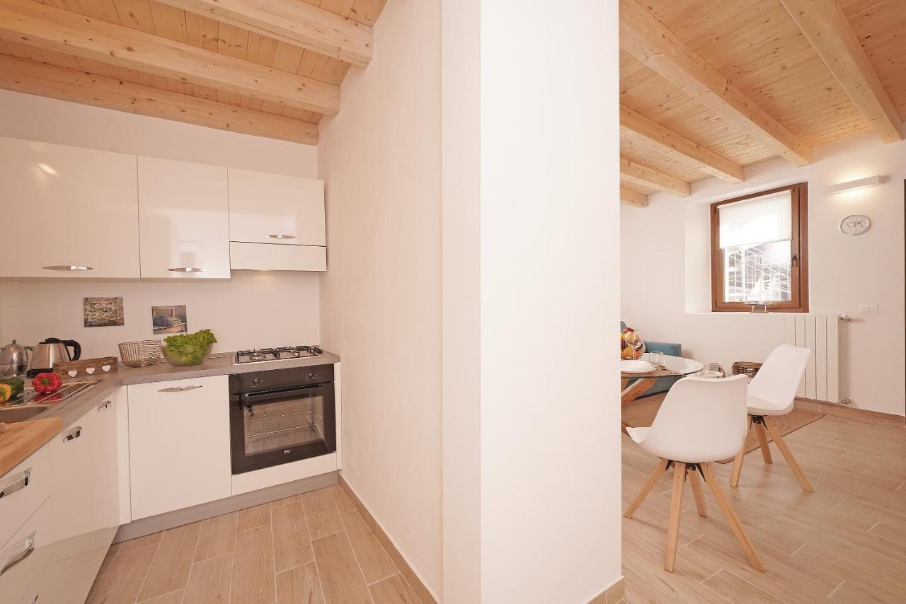 Apartments Villa Bougainville San Felice del Benaco Exterior foto